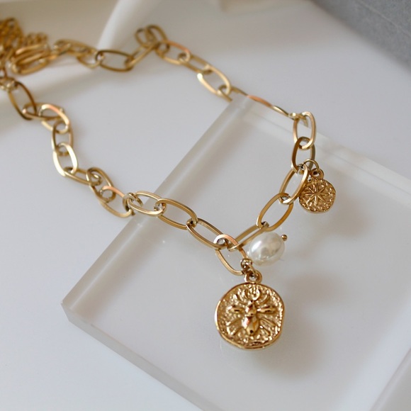 Gold layered necklace with charm, gold necklace with pearl, gold choker - Picture 3 of 5